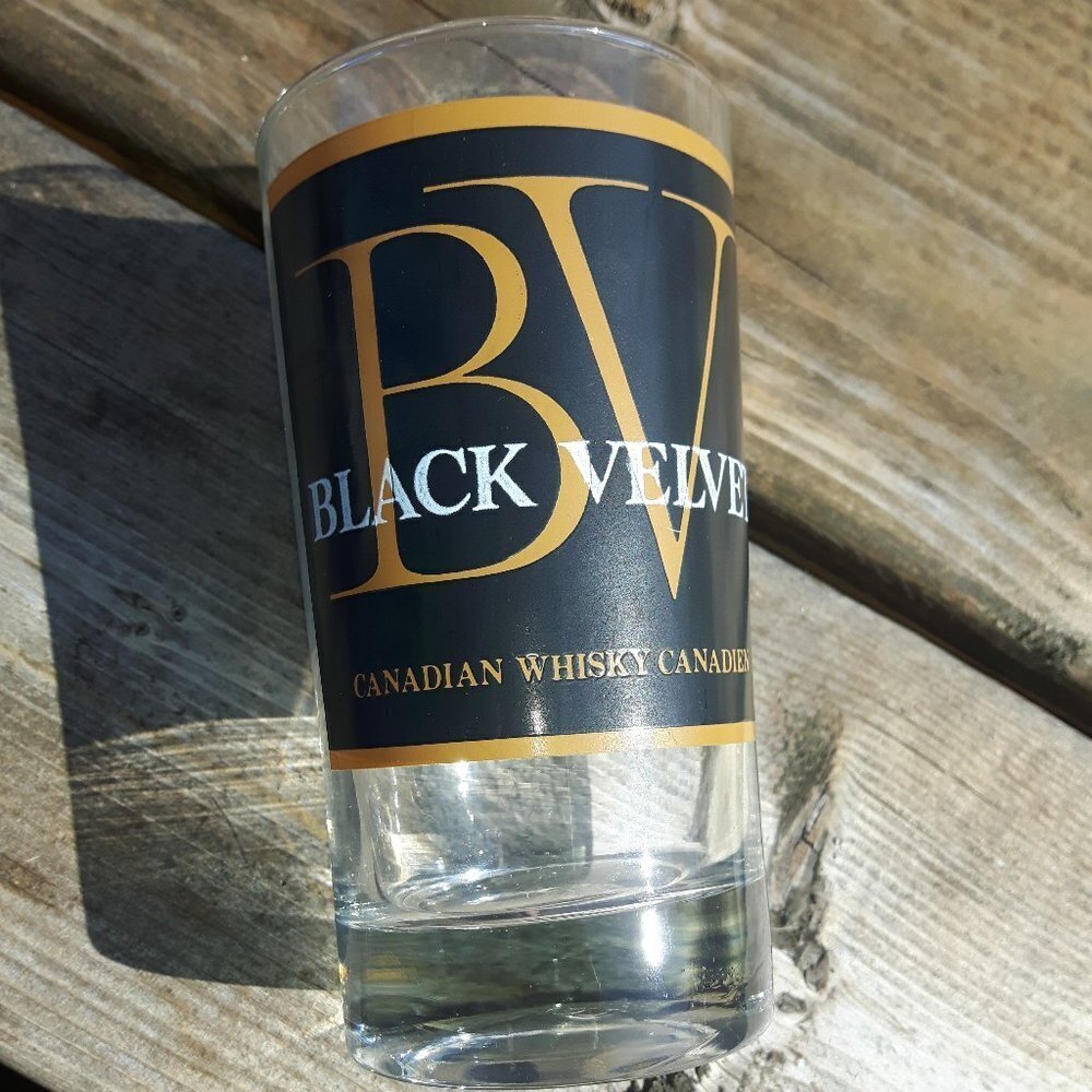 BLACK VELVET CANADIAN WHISKY Glass